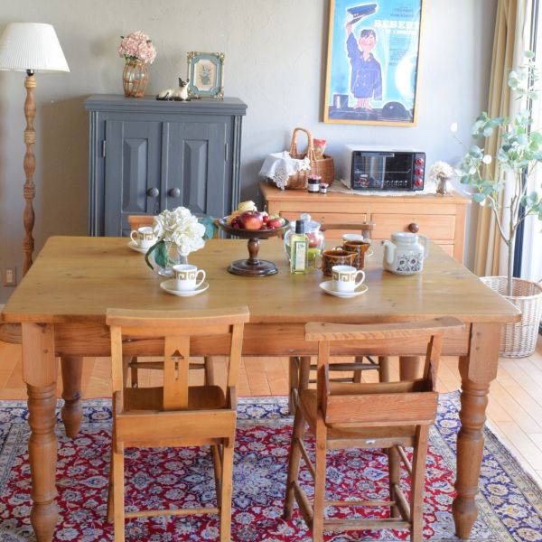 英国輸入のナチュラルなアンティーク椅子、聖書ボックス付きのチャーチ