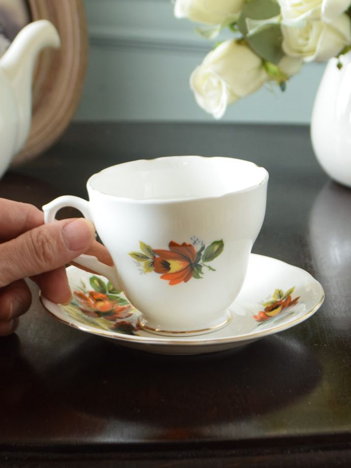 イギリスから届いたビンテージの陶磁器、Springfieldのカップ