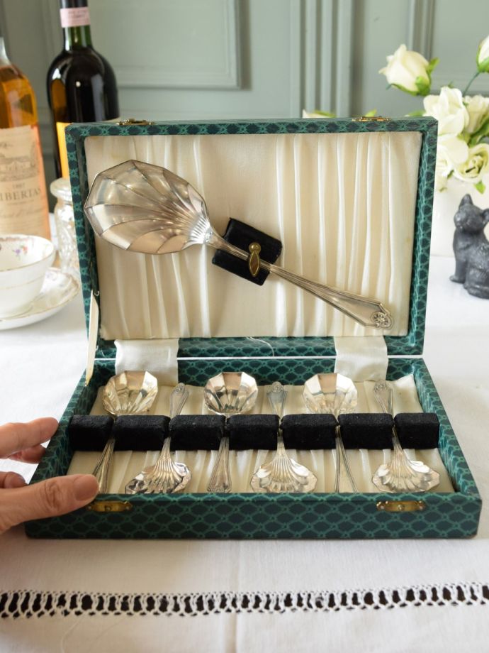 英国製シルバープレートのおしゃれなカトラリーセット、銀のベリー