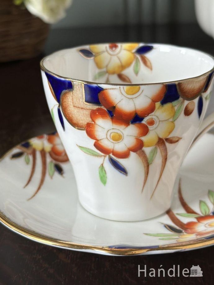 イギリスから届いたアンティークの食器、シノワズリスタイルのカップ