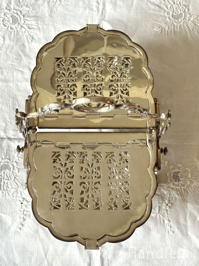 イギリスのマッピン＆ウェブ社のシルバー、貝殻の形がおしゃれな