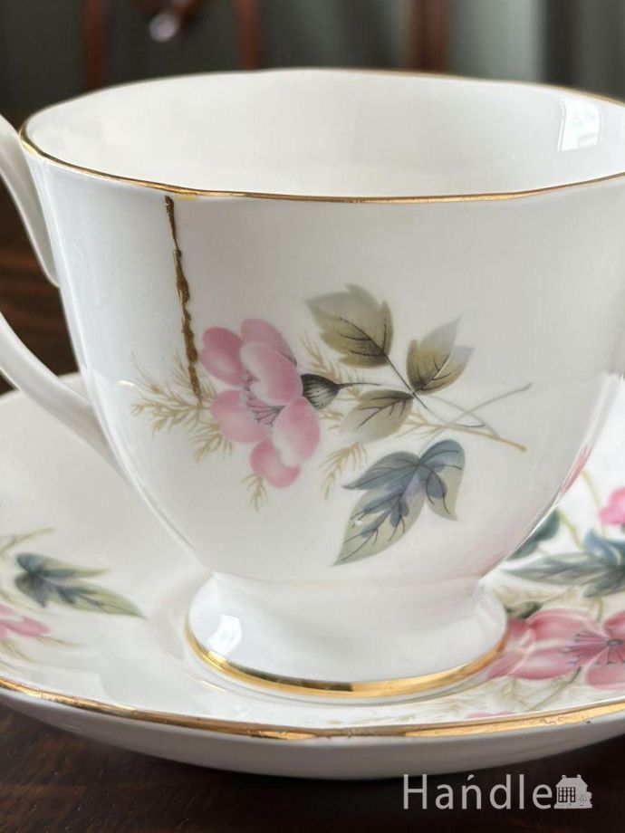 英国のアンティークのティーカップ、Queen Anne（クィーンアン）の