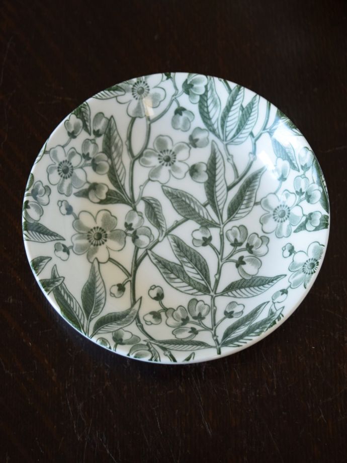 イギリスから届いたバーレイ社の食器、グリーンプルナス（Green Prunus