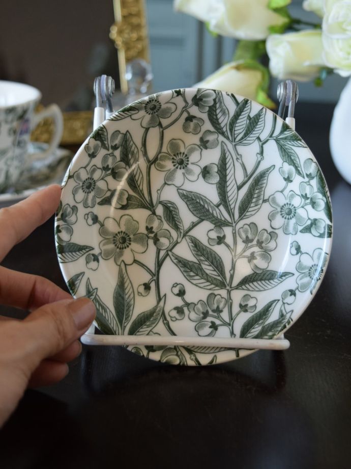 イギリスから届いたバーレイ社の食器、グリーンプルナス（Green Prunus