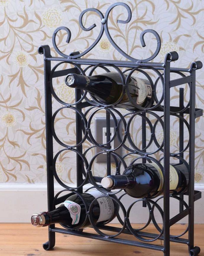 フランス見つけた素敵なインテリア、アイアン製のアンティークワイン