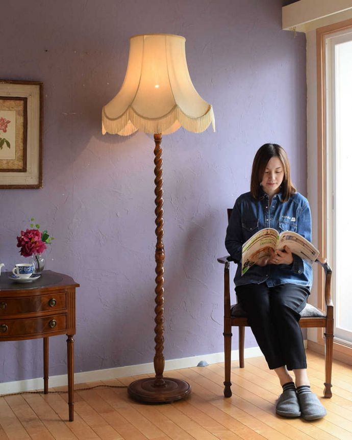 英国輸入のスタンドライト、ツイストが美しいアンティークフロアランプ
