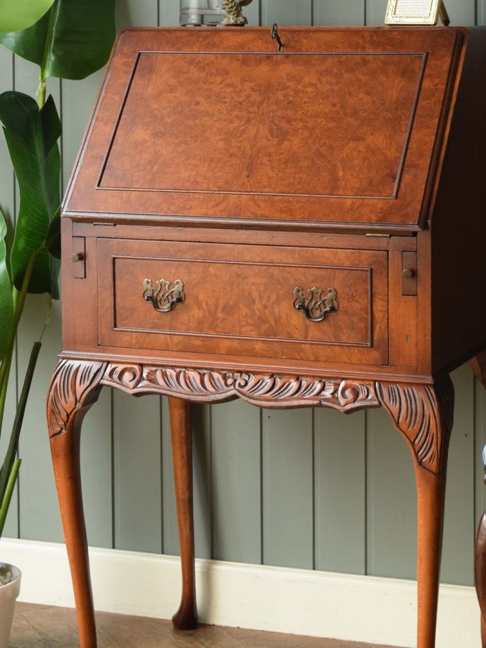 杢目が美しいアンティークのレディデスク、ウォールナット材の