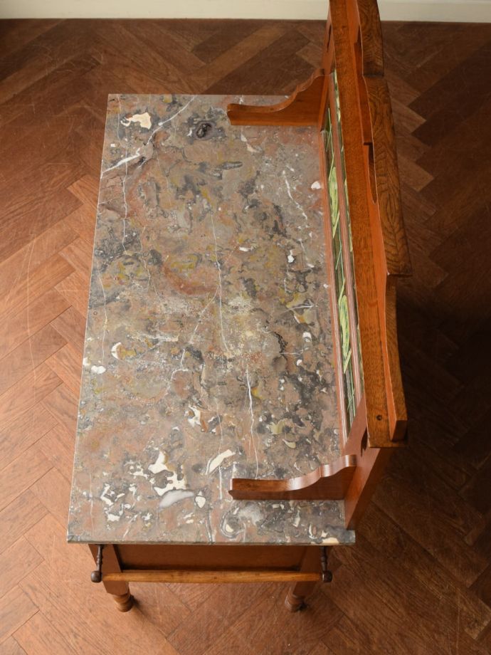 イギリスから届いた天然大理石天板のアンティーク家具、アールヌーボー