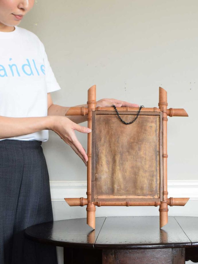 バンブーのフォルムがおしゃれなアンティークの鏡、フランスから届いた