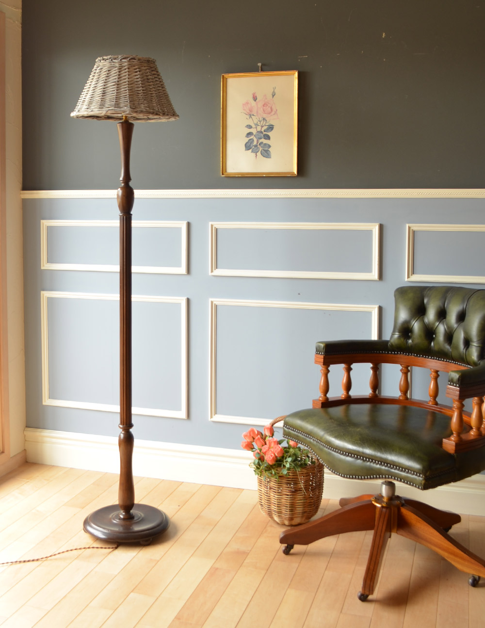 アンティークの間接照明、木製スタンドが格好良いフロアランプ(k-1296