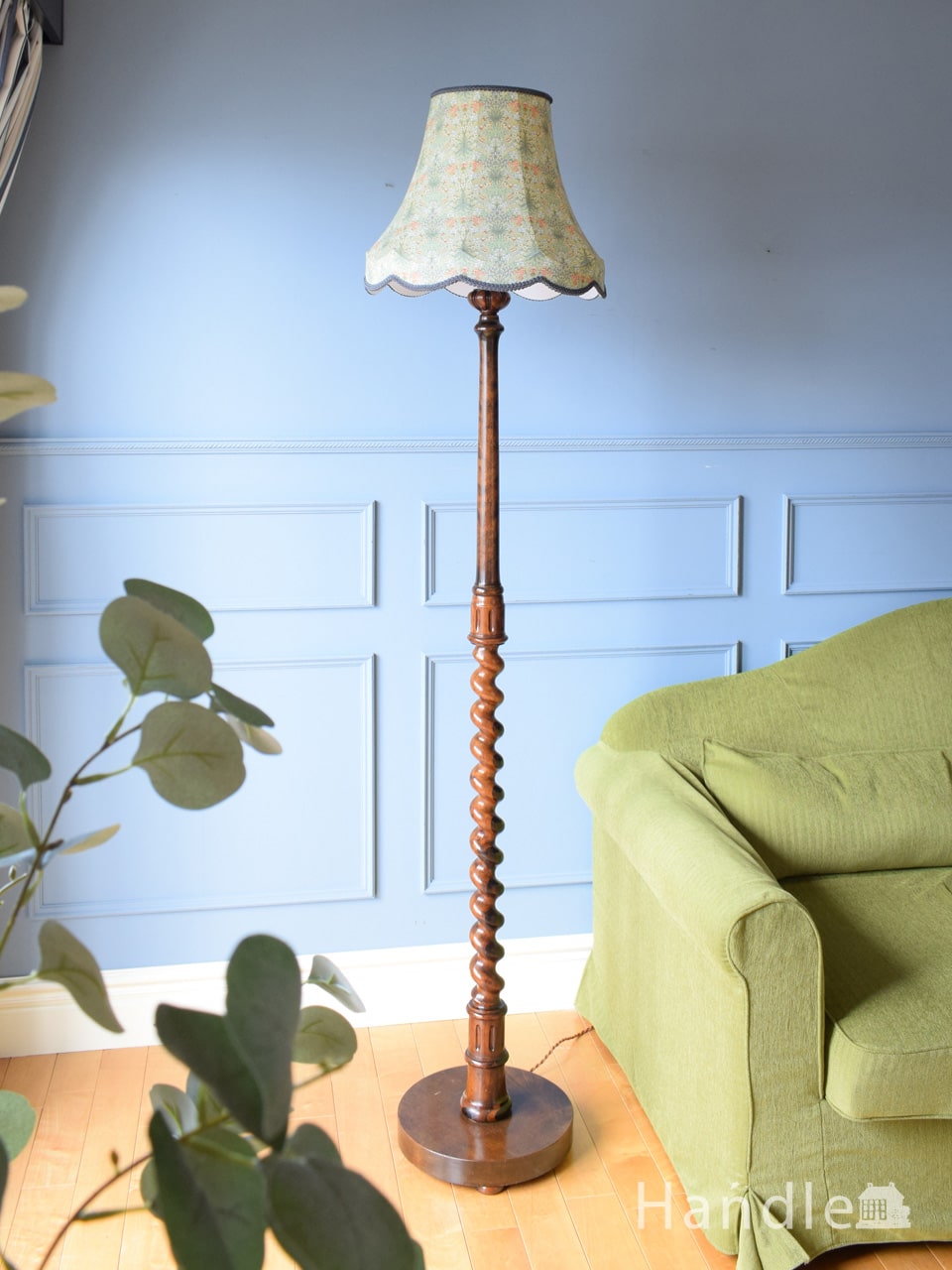英国で見つけたスタンドライト、アンティークのフロアランプ（B22
