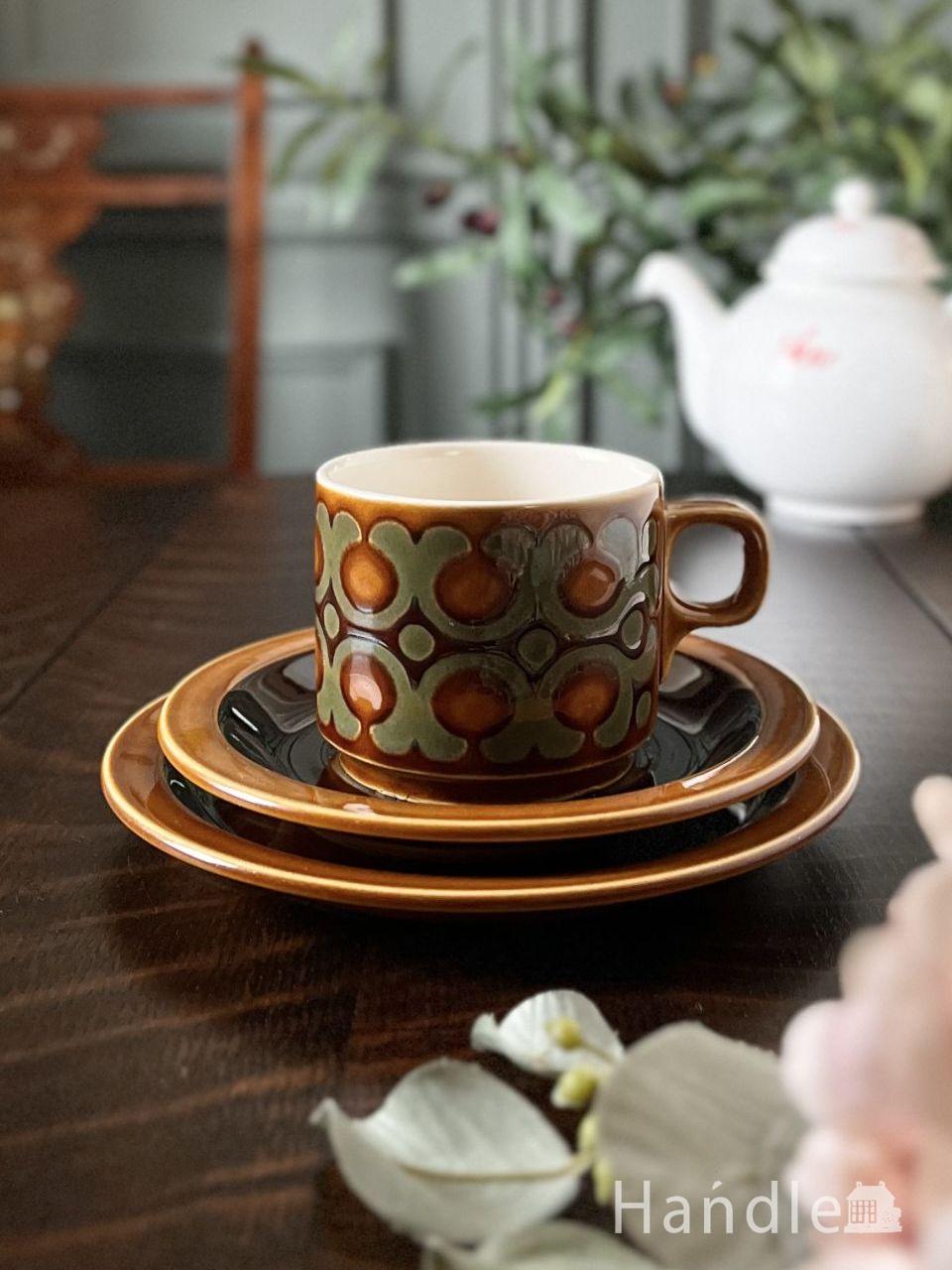 フランスARCOPAL（アルコパル）社、ミルクガラスのカップ＆ソーサー(m