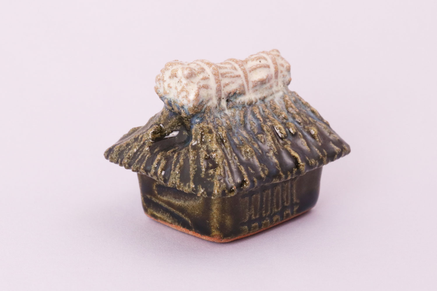 唐津葛屋香合 | 土師窯 Hajigama 八児紫石 Yachigo Shiseki