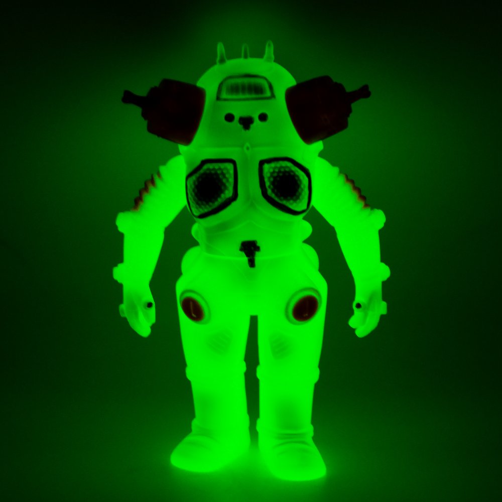 3月9日(日)より販売開始】【ブルマァク】キングジョー(蓄光ブルー)が