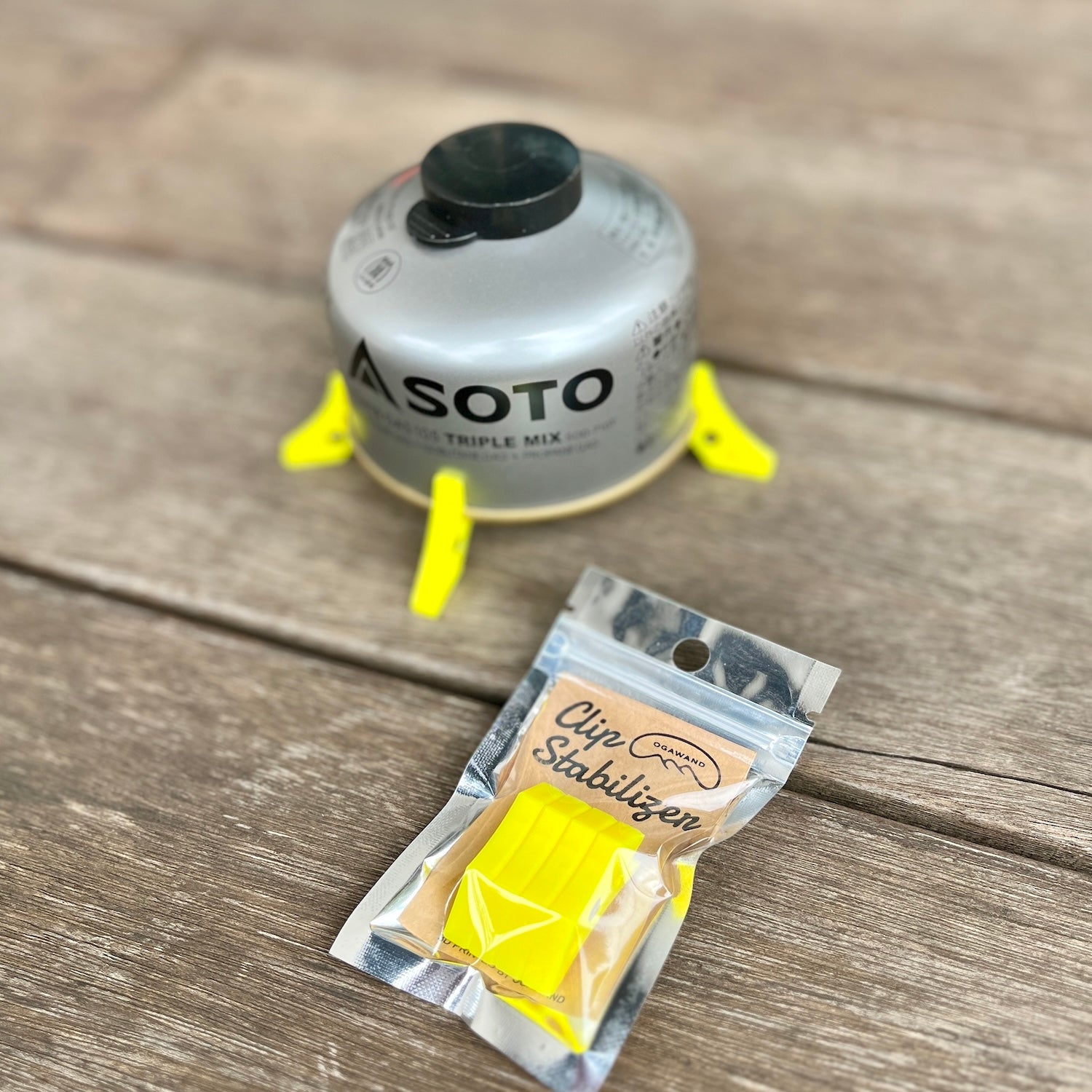 ガス缶用の超小型安定脚 Clip Stabilizer（HATCH限定カラー）