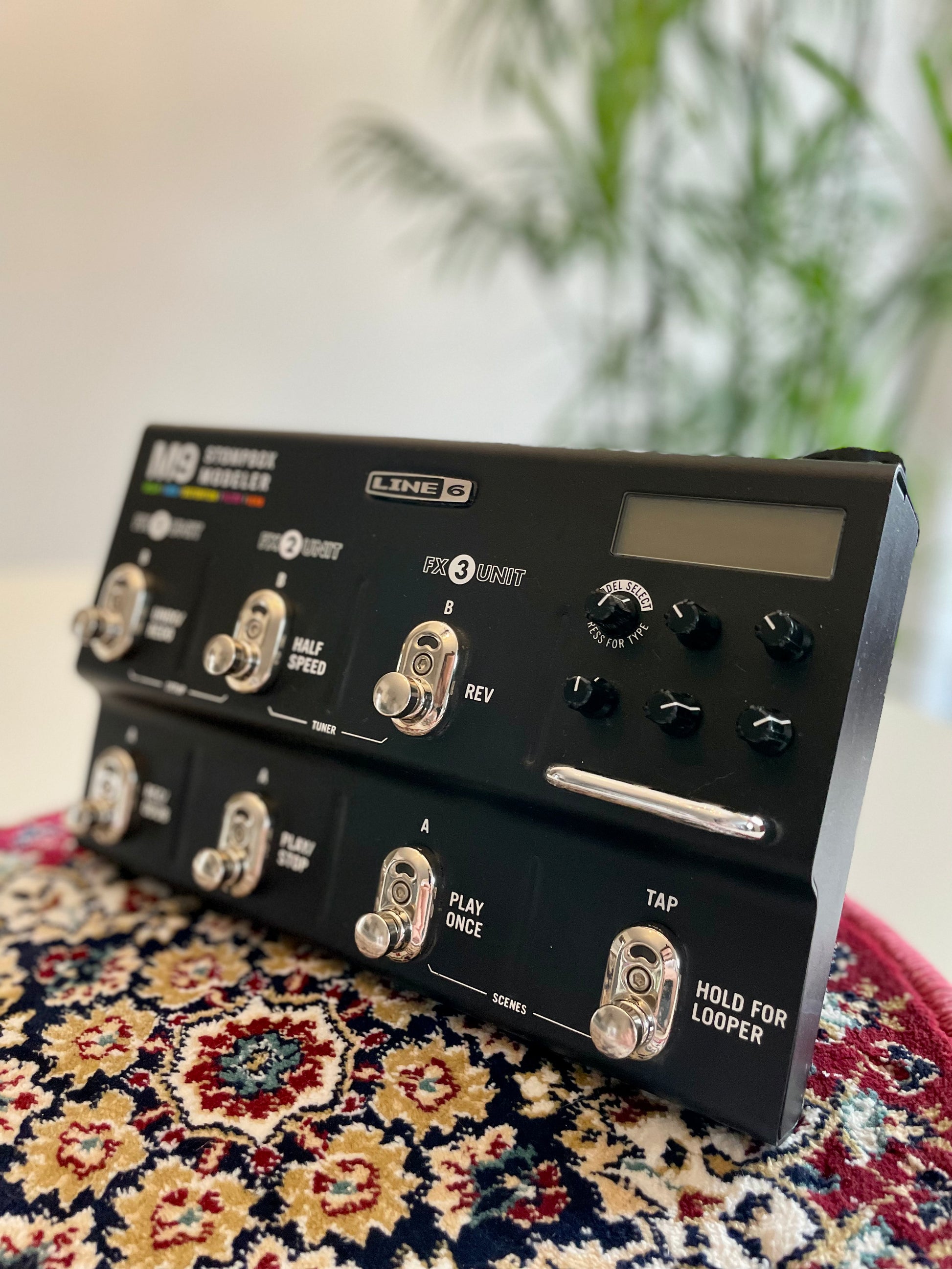 Line 6 M9 Stompbox Modeler with Power Supply – Herscheid and the