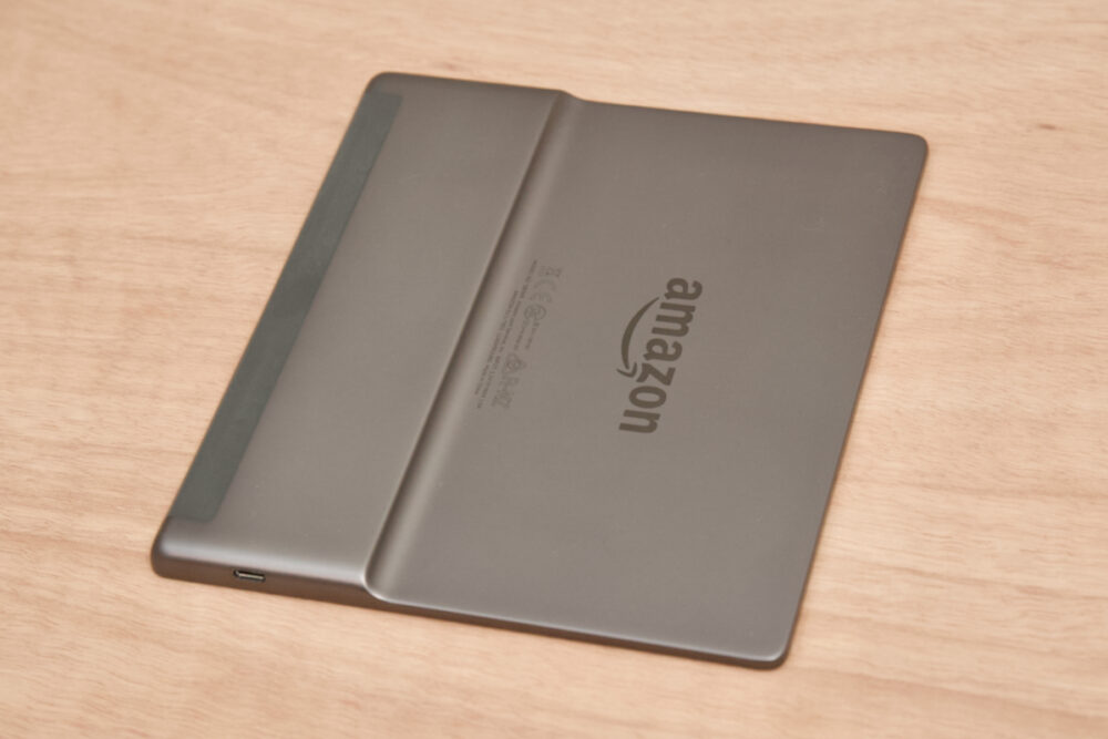 実機比較】Kindle Paperwhite、Kindle Oasisおすすめはどっち？