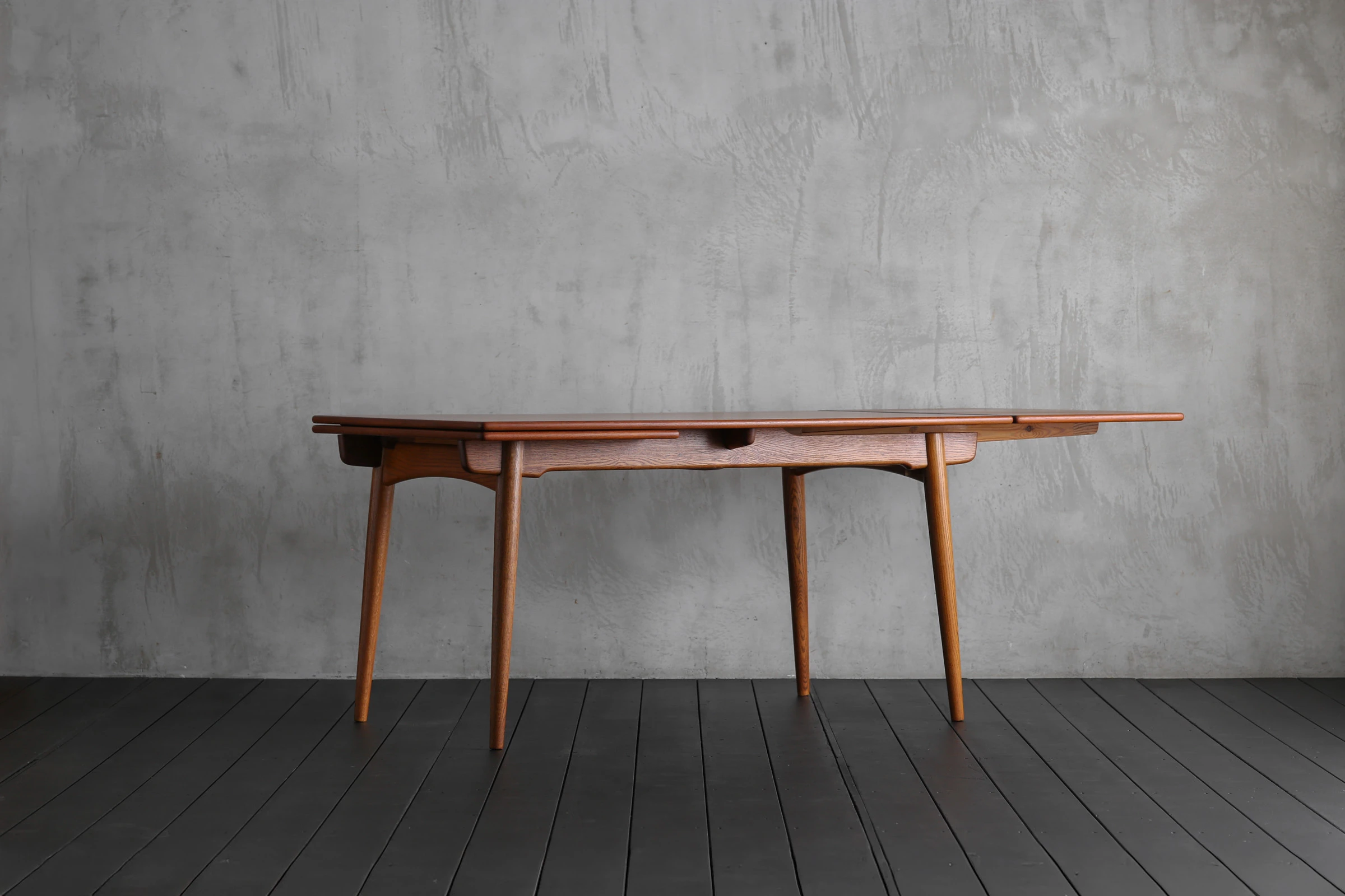 Table Hans J Wegner - HIKE