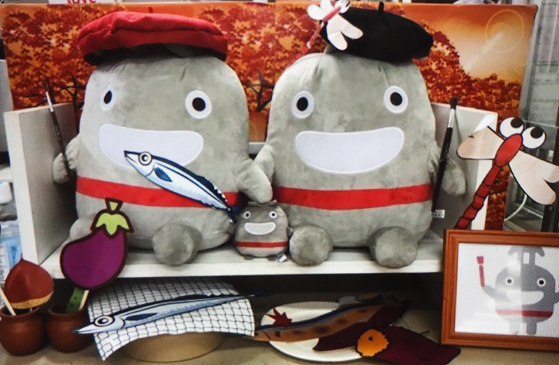 日吉駅改札横の「のるるん」、着替えアレンジで時節のメッセージ発信