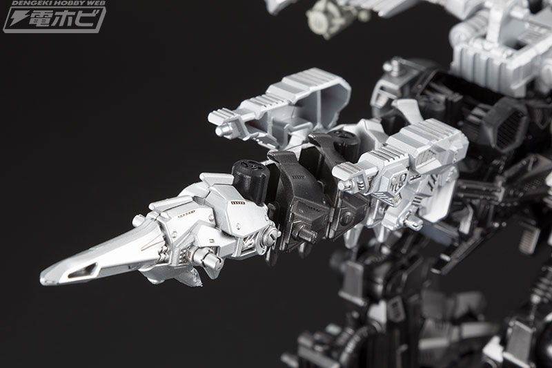 強力な武装で大空を支配するティラノサウルス種ゾイド！「ZWR08