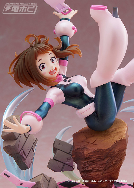 パツパツスーツや携帯電話も徹底再現！『僕のヒーローアカデミア』麗日