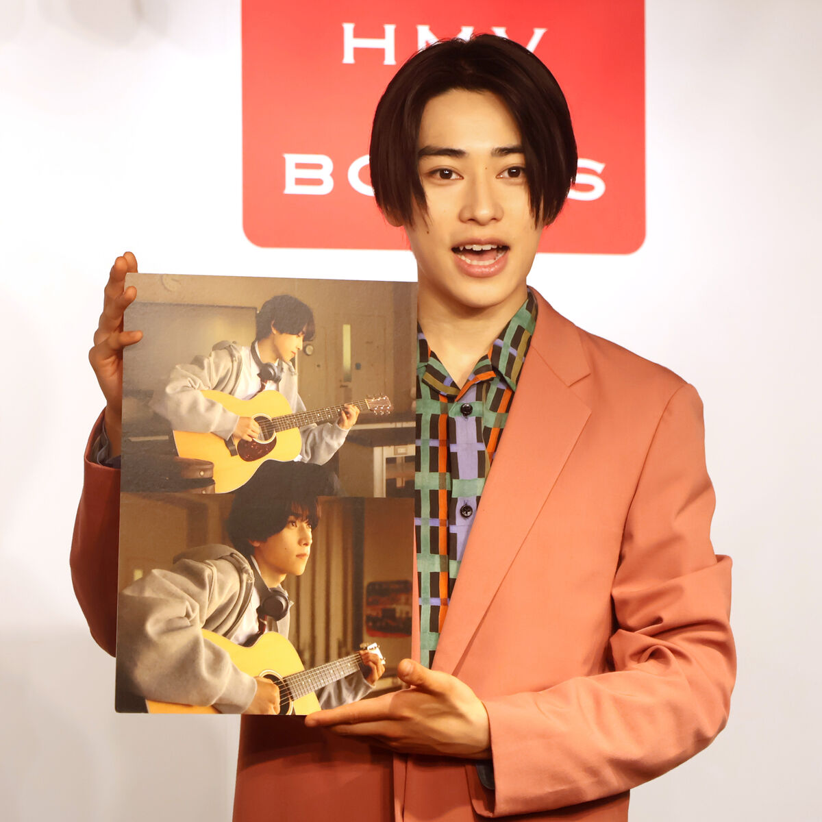 本島純政、初のカレンダーを発売「ありのままの本島純政が出ている