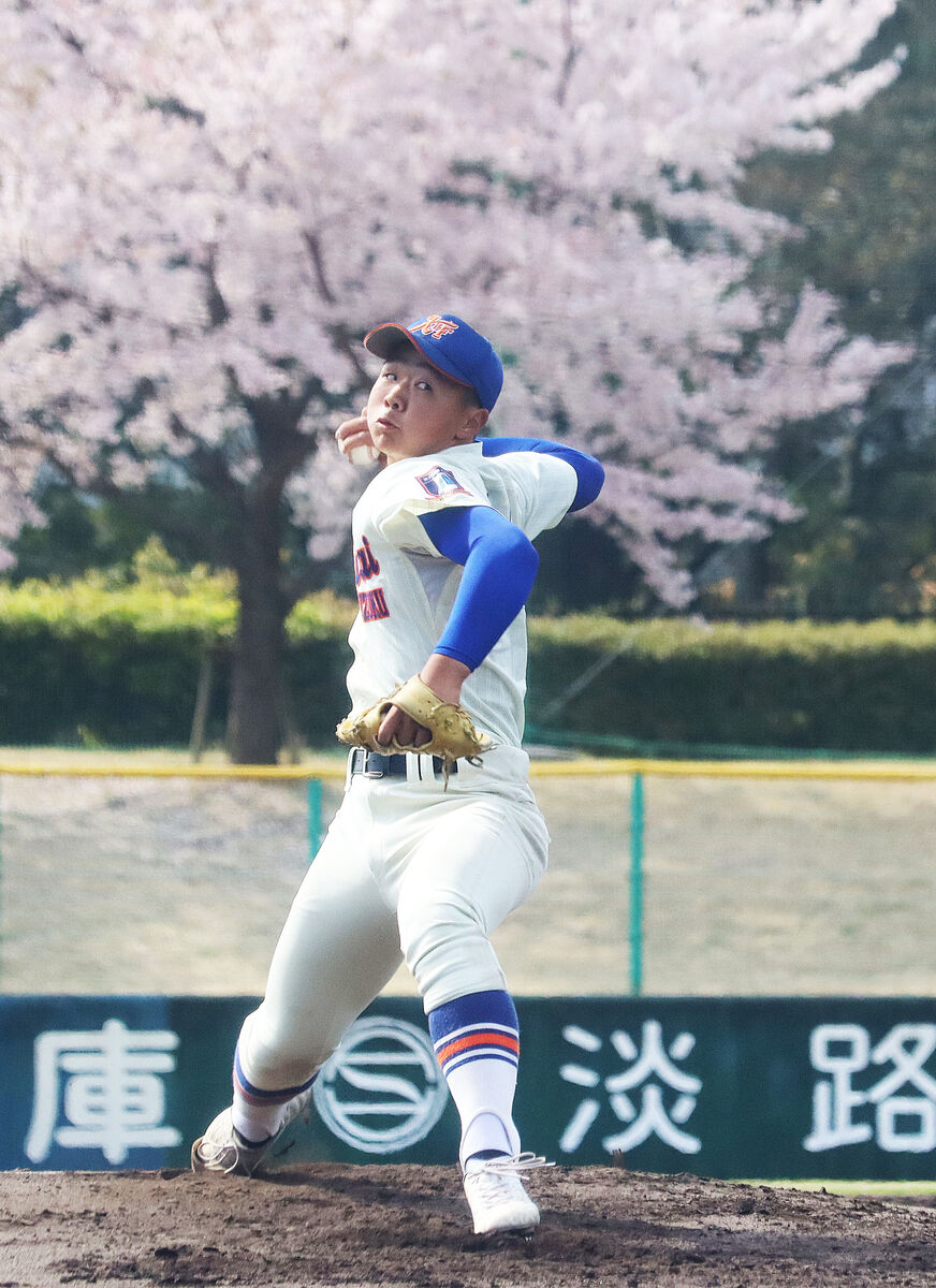 高校野球】神戸国際大付の2年生右腕が“完全試合” プロ注目右腕