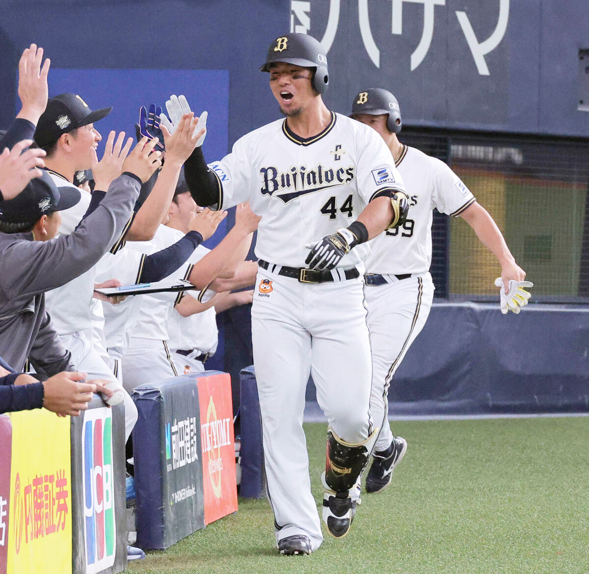 オリックス】頓宮裕真がヘルメット直撃後の特大天井弾「頭に当たった