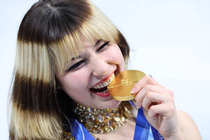 羽生結弦「SEIMEI」衣装を完全再現…特製チャーム発売 - スポーツ報知