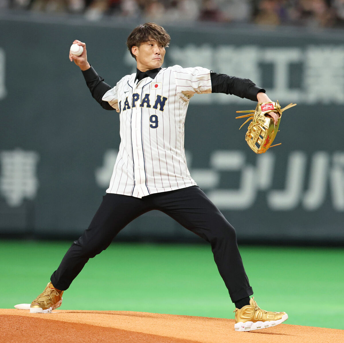 侍ジャパン】糸井嘉男氏、始球式後に超人節さく裂「2点、捕手が悪い