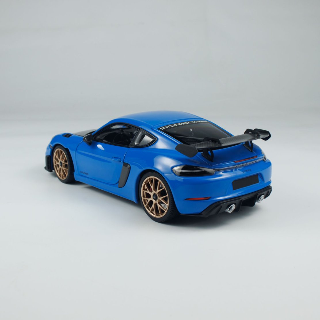 Minichamps 1:18 Caymen 718 Caymen GT4 RS Weissach Package