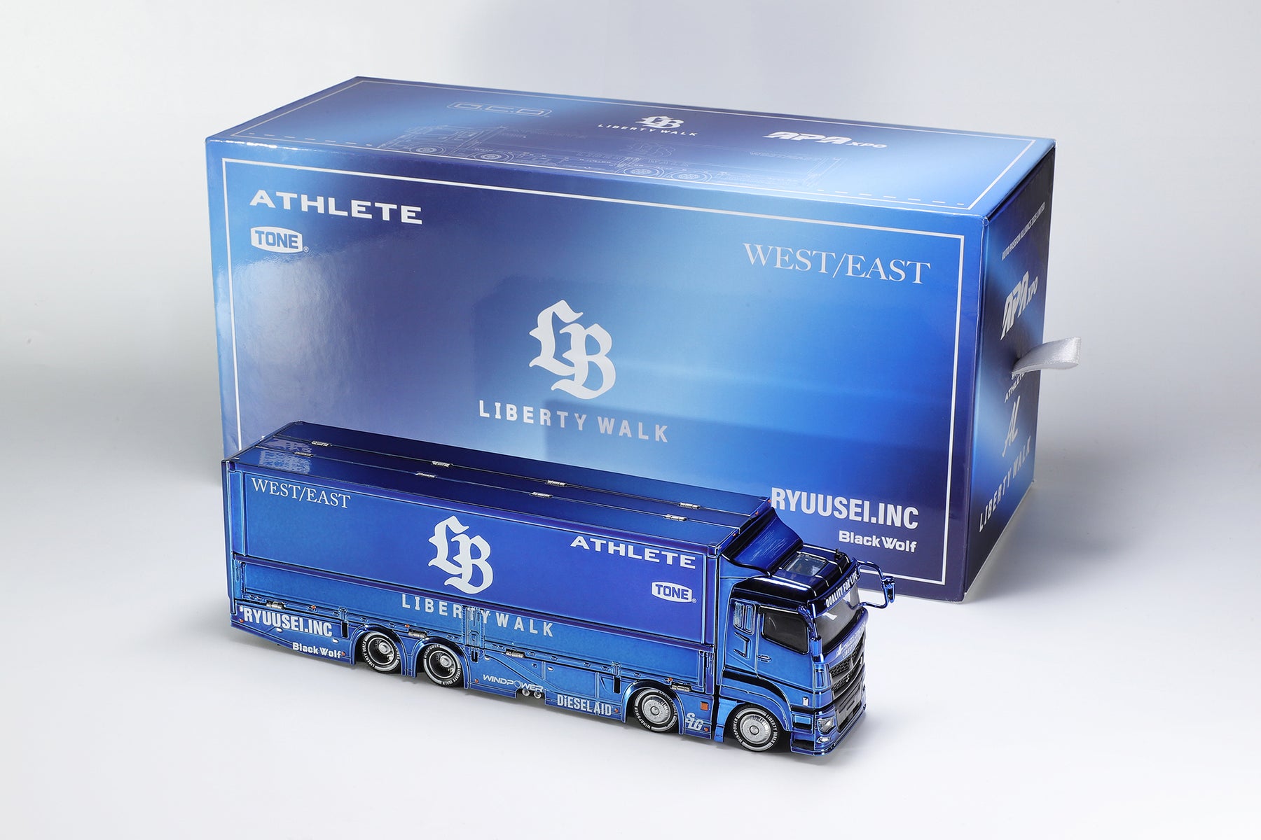 Preorder] GCD 1:64 LBWK Mitsubishi Fuso Super Great Transport