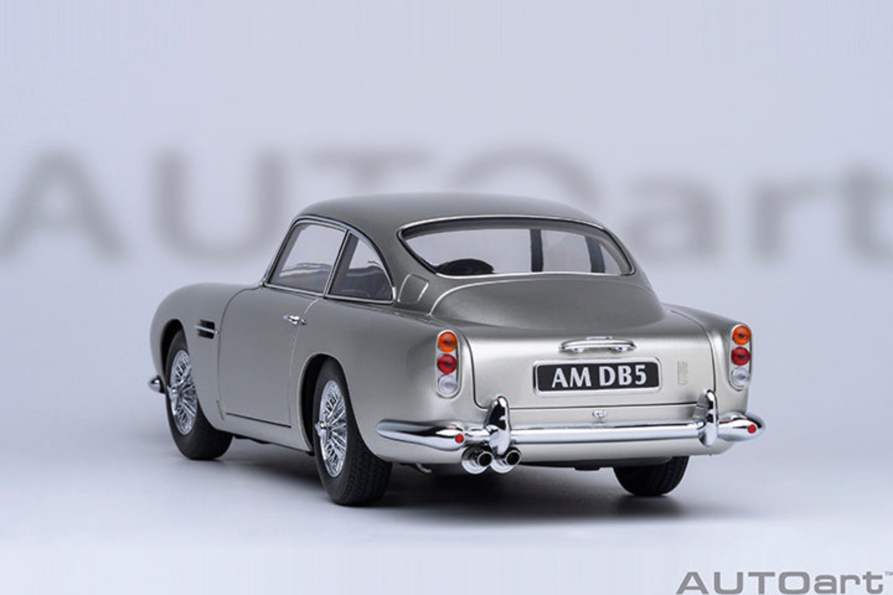 AUTOart 1:18 Aston Martin DB5 - Birch Silver 70287 – Horizon Diecast