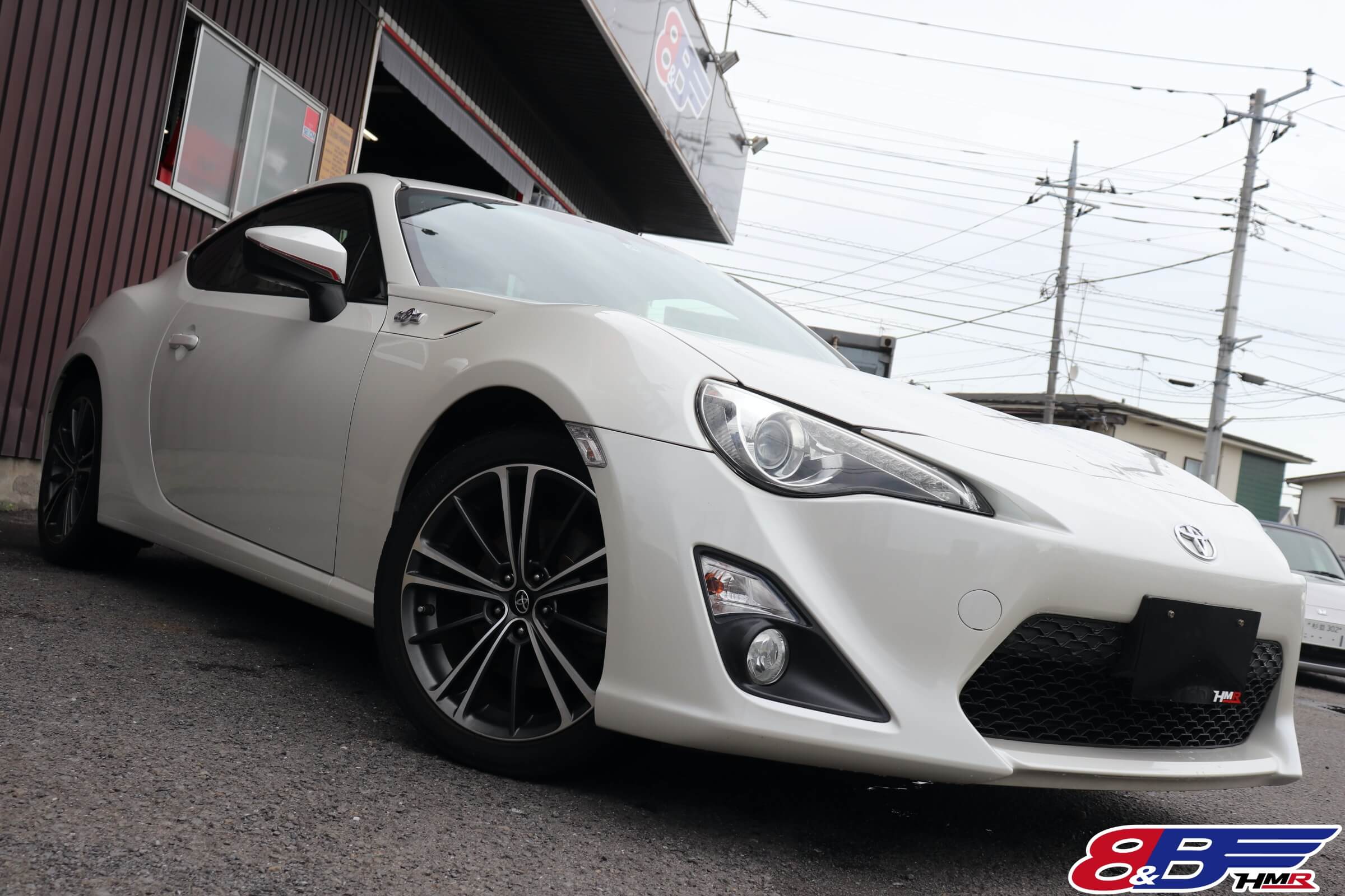 86 2.0 GT サテンホワイトパール B型入庫！TRDトランクスポイラーにSD