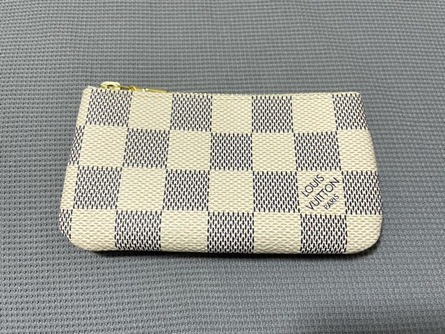 ダミエ・アズール】ポシェット・クレをレビュー！さわやかカラーのキー