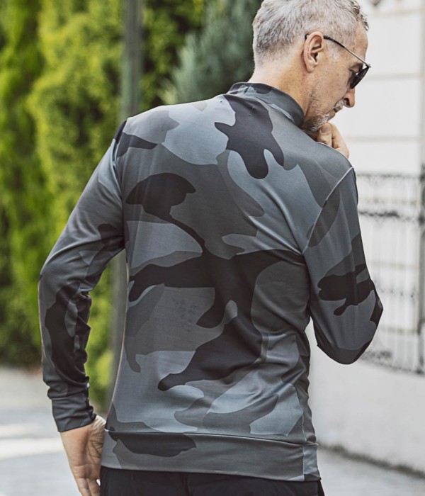 u*8様 未使用1PIU1UGUALE3 GOLF カーキゴルフモックネックシャ u*8様