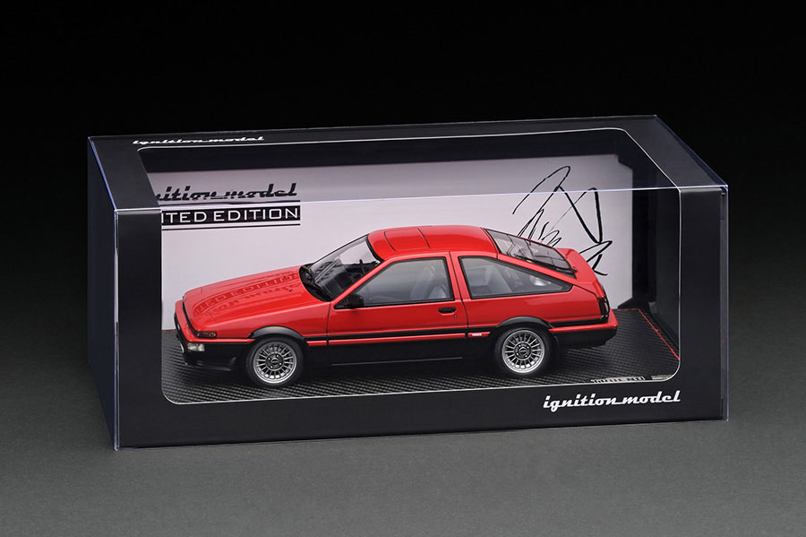 IG3281 1/18 Toyota Sprinter Trueno 3Dr GT Apex (AE86) Red/Black