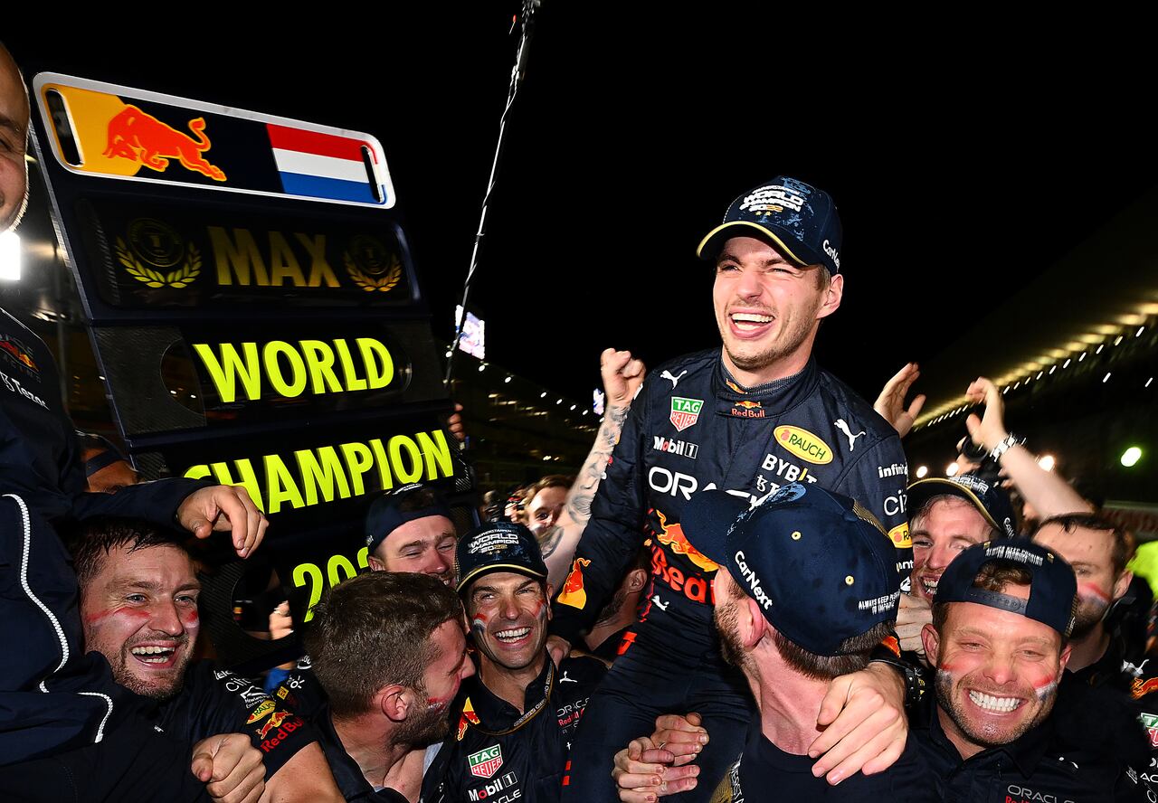 Verstappen wins wet Japanese GP to clinch 2nd straight Formula 1