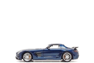 Minichamps 1:18 Mercedes-Benz SLS AMG Black Series in Daytona Blue