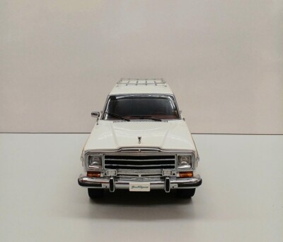 1/18 AUTOart Jeep Grand Wagoneer White Brown w/ Box From Japan