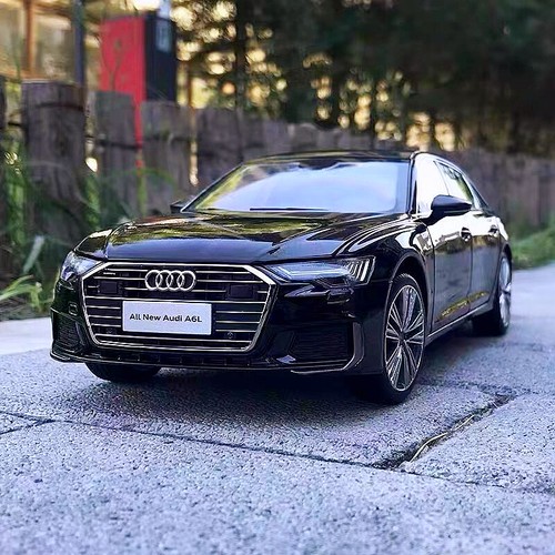1/18 Scale 2019 Audi A6 L A6L Diecast Metal Car Model Toys