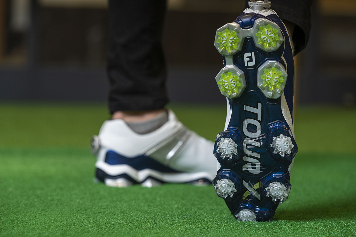フットジョイ「ツアーX ボア シューズ」を試し履き｜GDO ゴルフ