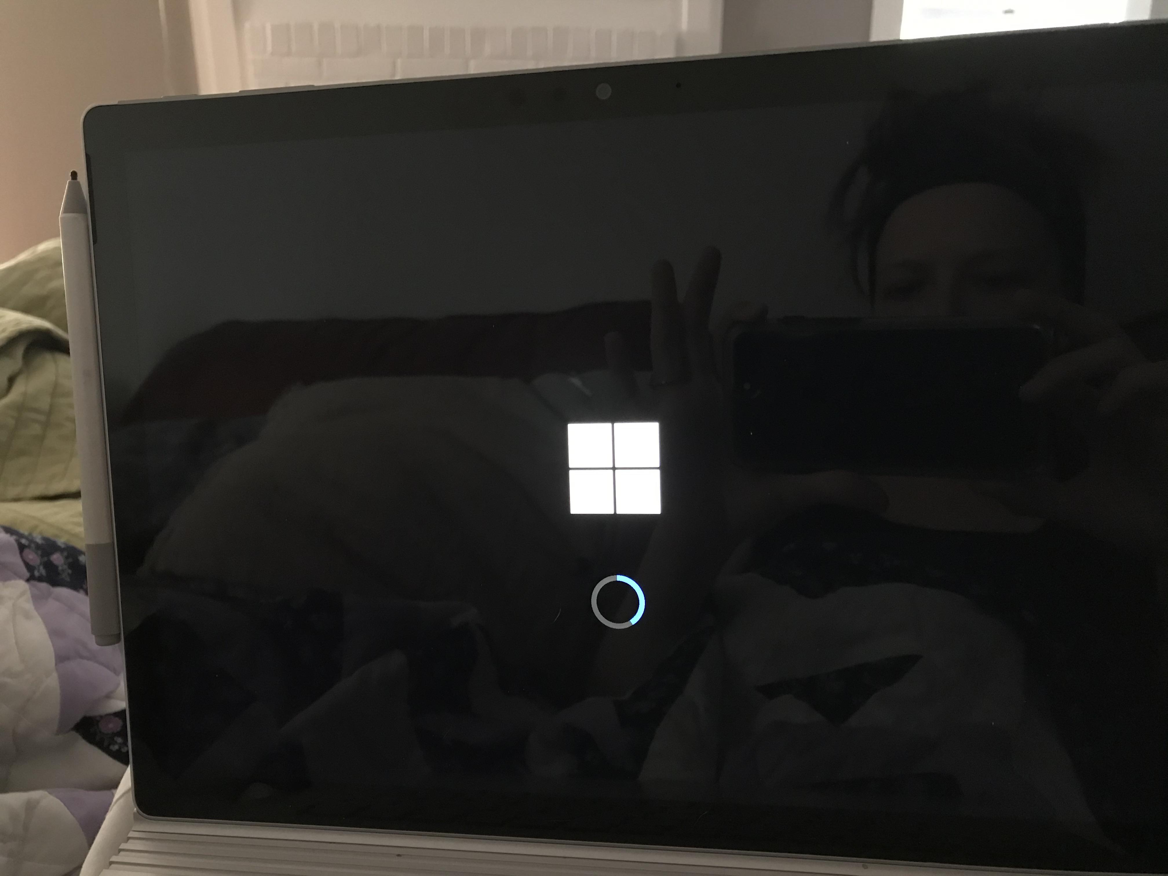 再起動ループ— 助けて！ : r/Surface