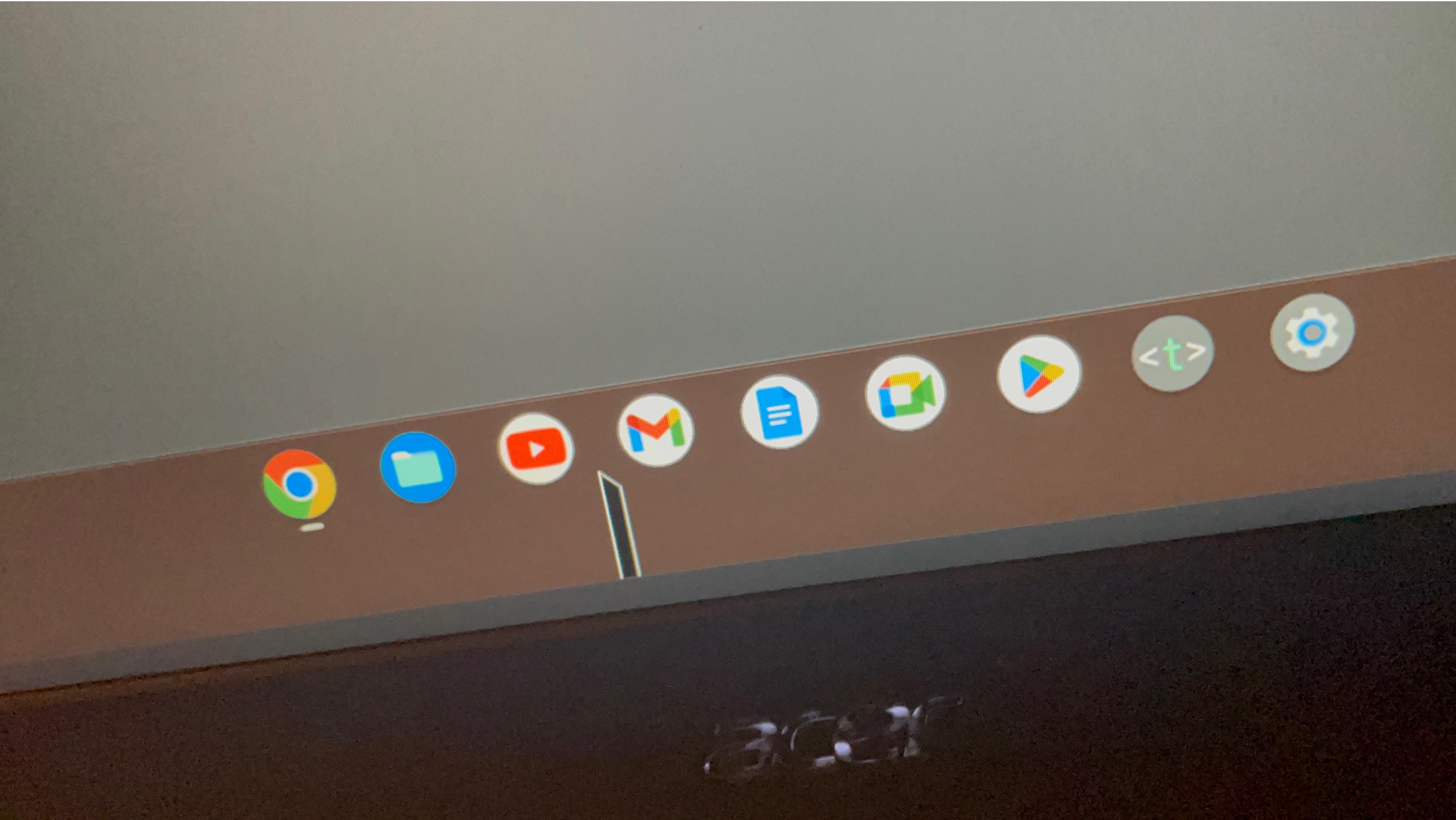 パソコンの画面が変な風に割れてて、再起動するたびに悪くなったり良く