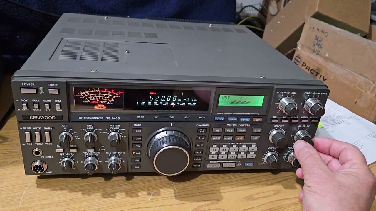 Kenwood TS-940S AT Ham Radio Transceiver - YouTube