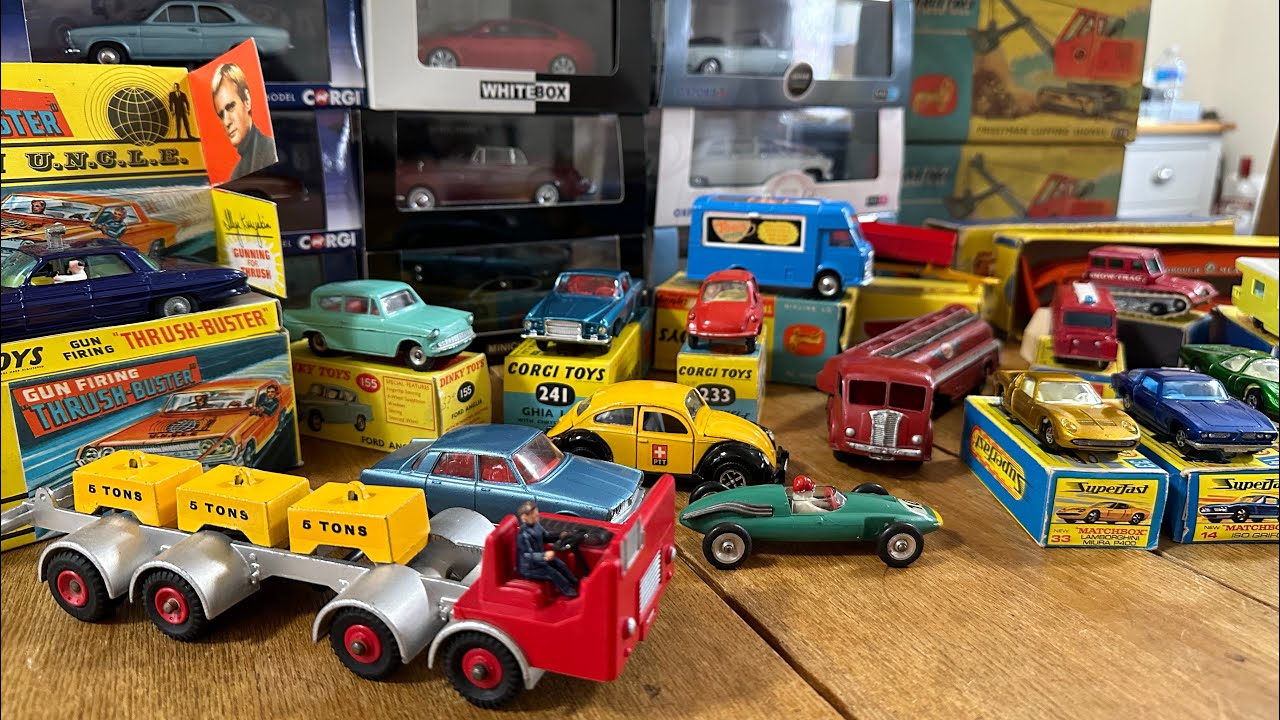 VINTAGE DIECAST MODEL CAR COLLECTION - Corgi Toys, Dinky Toys