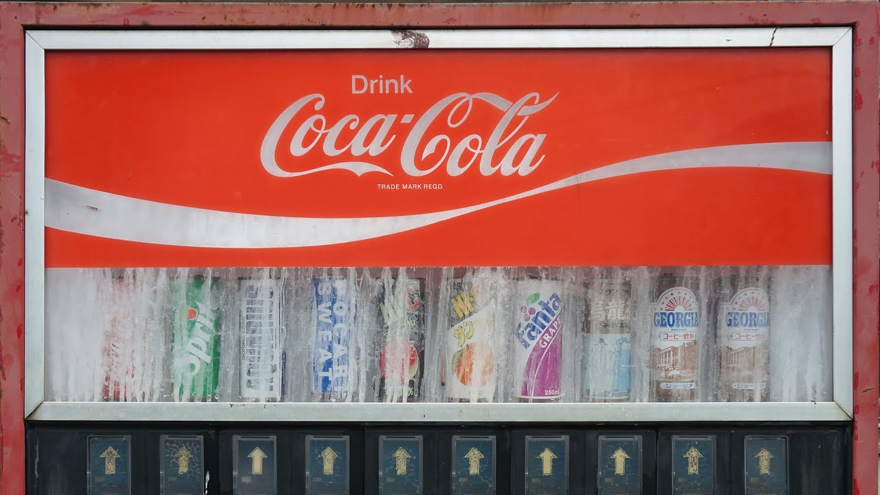 山奥に眠る古いコカコーラ自販機発見！ - YouTube