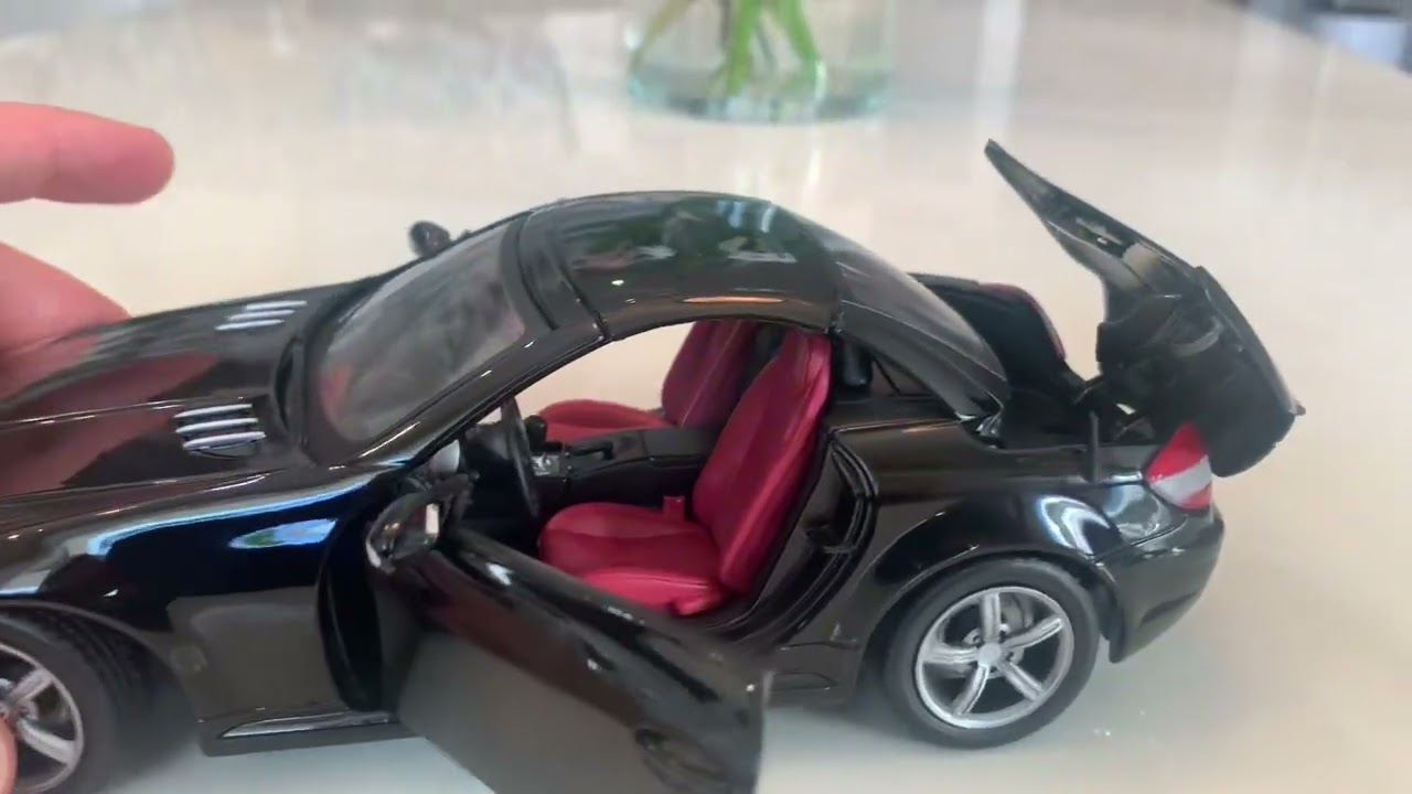 Обзор модели Mercedes-Benz SLK 55 AMG в масштабе 1:18 от Motormax
