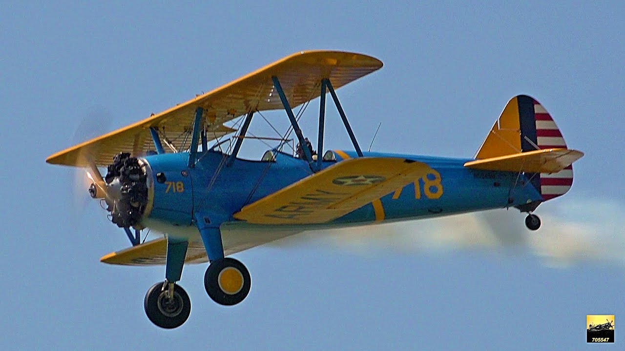 1940´s Boeing Stearman Biplane Vintage Aerobatics at Flugplatzkerb