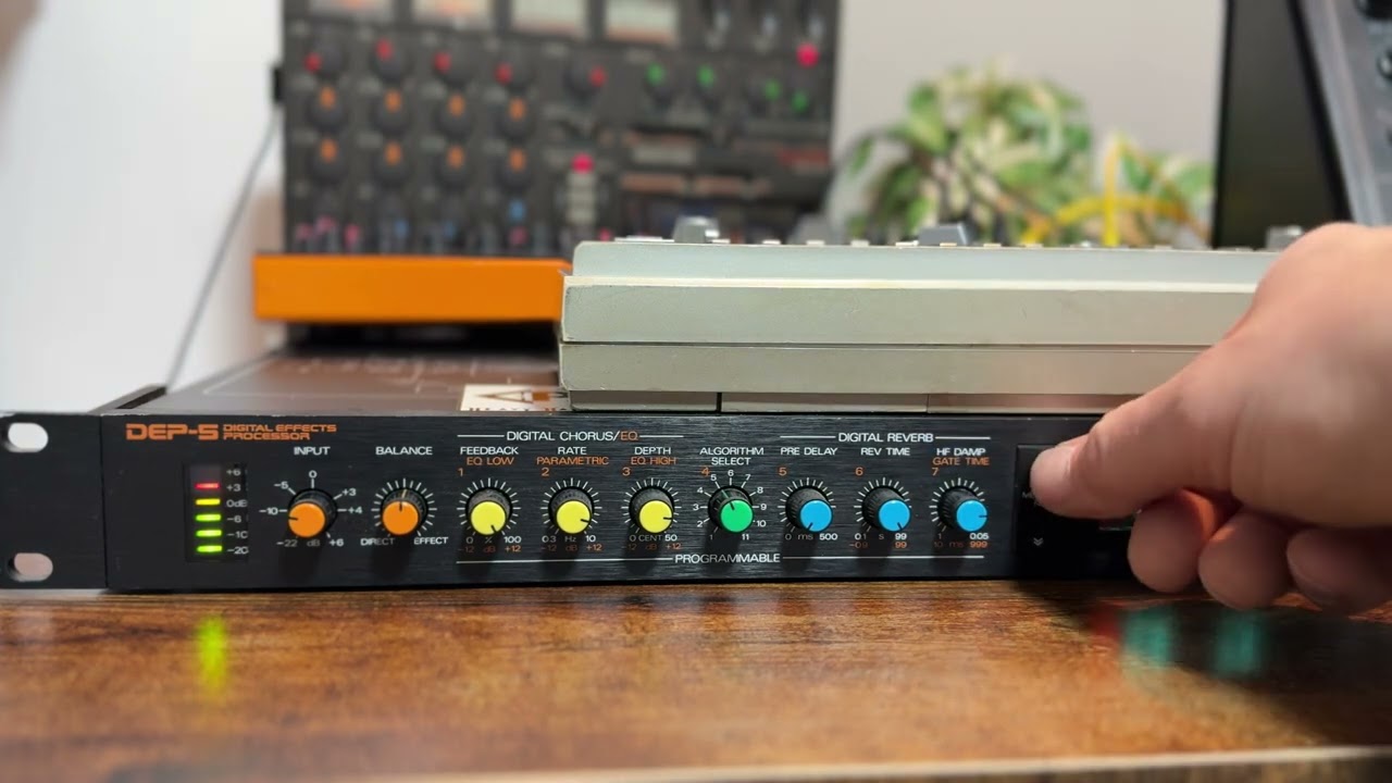 Presets run through of Roland DEP5 effects unit with TR606 by